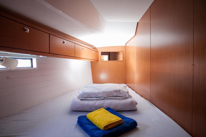 Book yachts online - sailboat - Bavaria Cruiser 46 - Easy Point - rent
