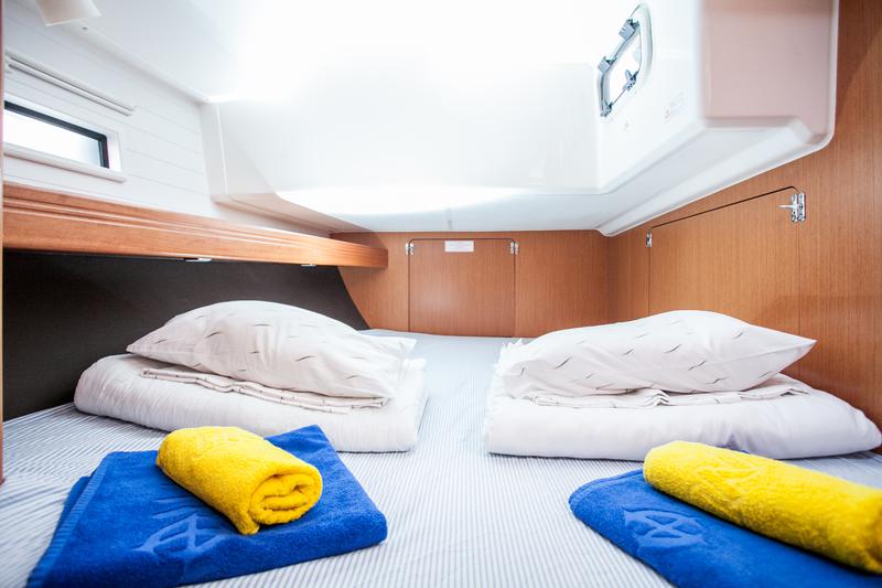 Book yachts online - sailboat - Bavaria Cruiser 46 - Easy Point - rent