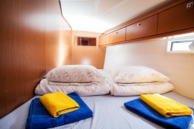 Book yachts online - sailboat - Bavaria Cruiser 46 - Easy Point - rent