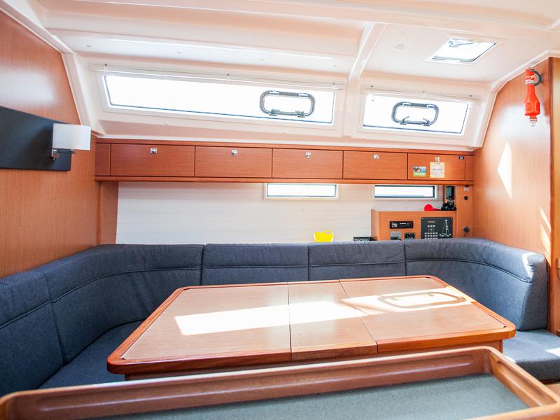 Book yachts online - sailboat - Bavaria Cruiser 46 - Easy Point - rent