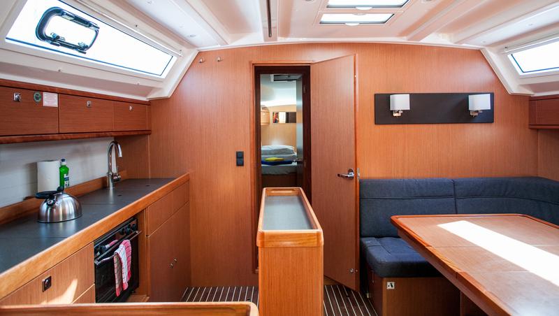 Book yachts online - sailboat - Bavaria Cruiser 46 - Easy Point - rent