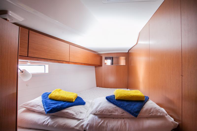 Book yachts online - sailboat - Bavaria Cruiser 46 - Lovro - rent