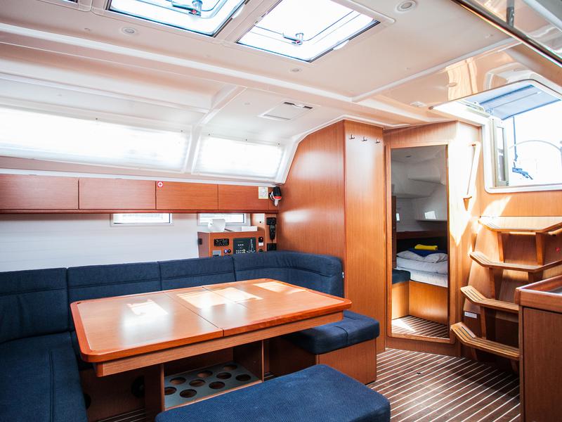 Book yachts online - sailboat - Bavaria Cruiser 46 - Lovro - rent