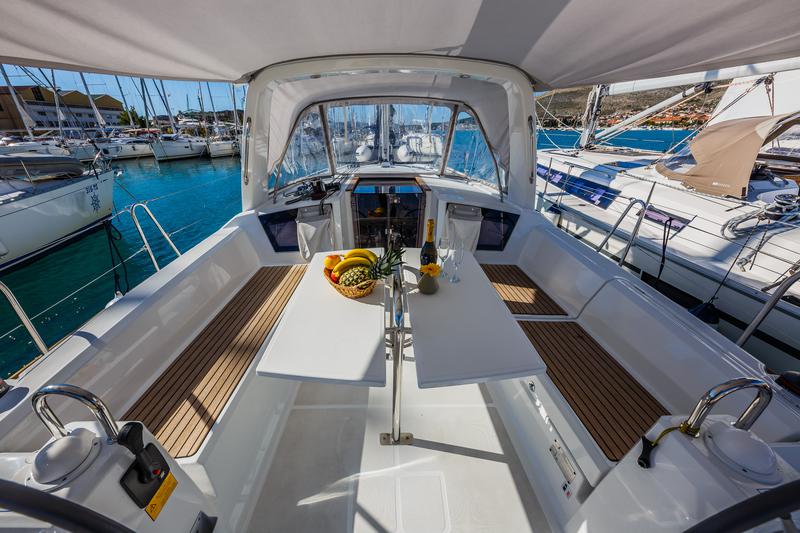 Book yachts online - sailboat - Oceanis 38.1 - Obsession - rent