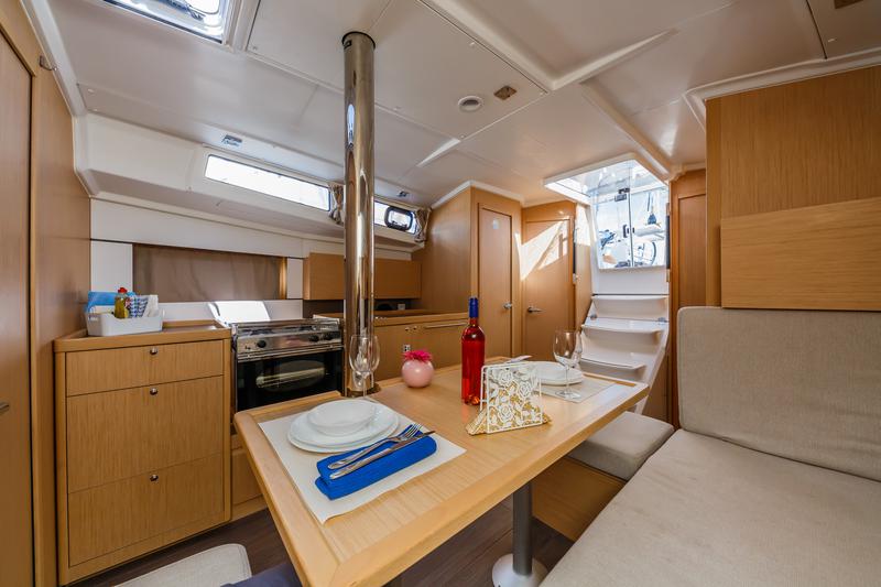 Book yachts online - sailboat - Oceanis 38.1 - Obsession - rent