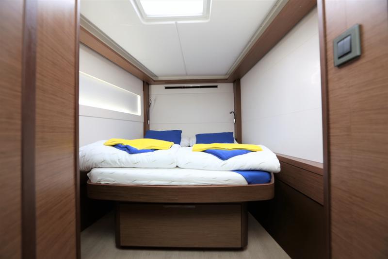 Book yachts online - catamaran - Lagoon 46 Fly - LADY POINT  - rent