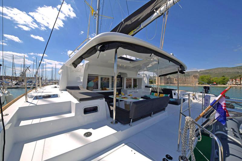 Book yachts online - catamaran - Lagoon 450 Fly - REGGAE POINT - rent