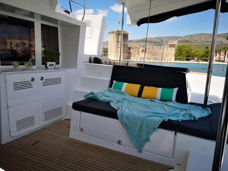 Book yachts online - catamaran - Lagoon 450 Fly - REGGAE POINT - rent