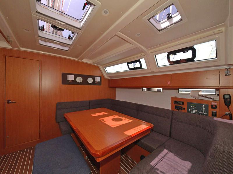 Book yachts online - sailboat - Bavaria Cruiser 46 - Tequila - rent
