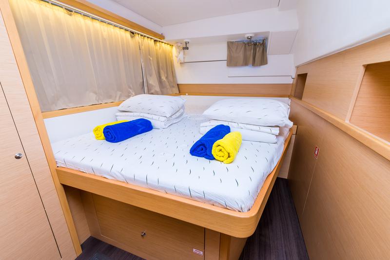 Book yachts online - catamaran - Lagoon 400 S2 - SUMMERTIME  - rent