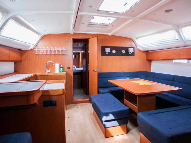 Book yachts online - sailboat - Bavaria Cruiser 51 - Summer Smile - rent