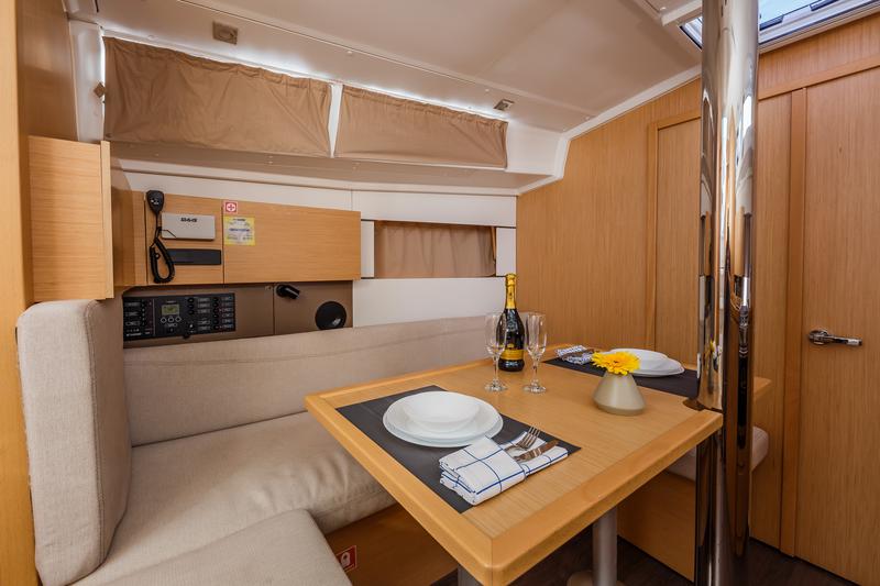 Book yachts online - sailboat - Oceanis 38.1 - Pleasure - rent