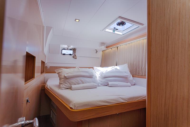 Book yachts online - catamaran - Lagoon 400 S2 - SUNSHINE - rent
