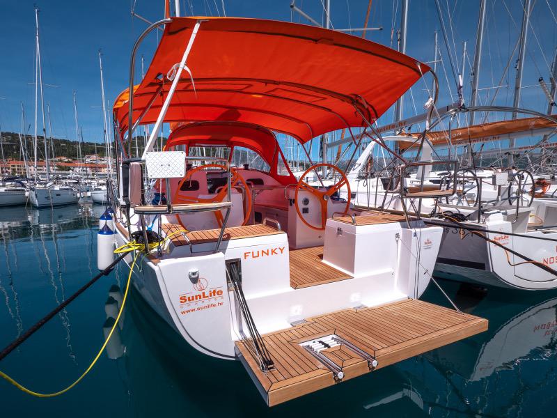 Book yachts online - sailboat - Elan 40.1 Impression - FUNKY  - rent
