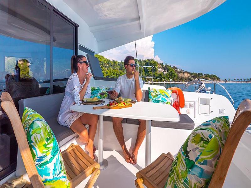 Book yachts online - catamaran - Lagoon 42 - SEA VOYAGER  - rent