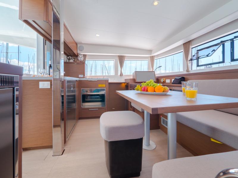 Book yachts online - catamaran - Lagoon 40 - BLUE EYES  - rent