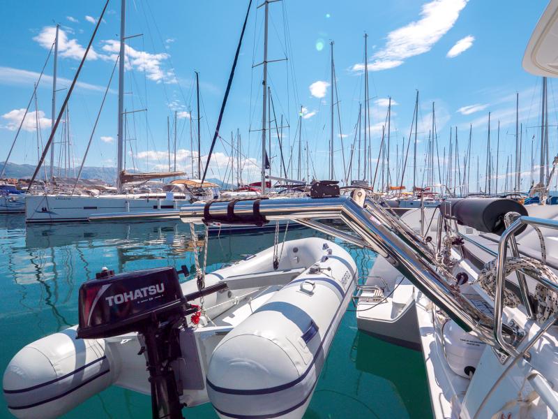 Book yachts online - catamaran - Lagoon 40 - BLUE EYES  - rent