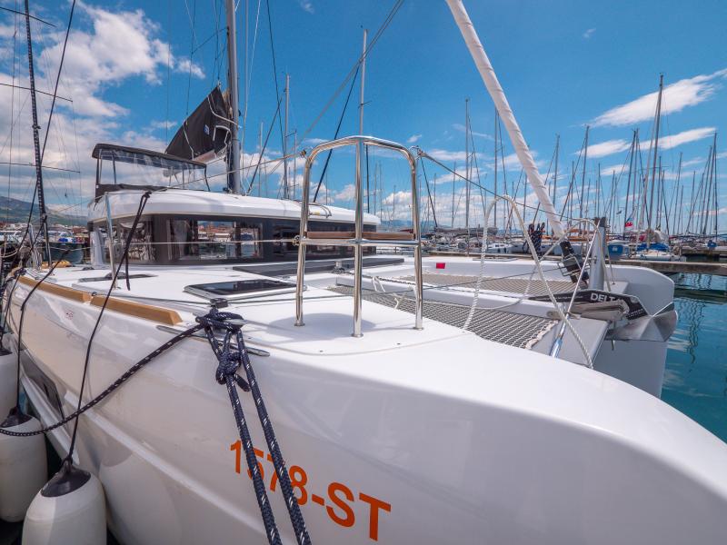 Book yachts online - catamaran - Lagoon 40 - BLUE EYES  - rent