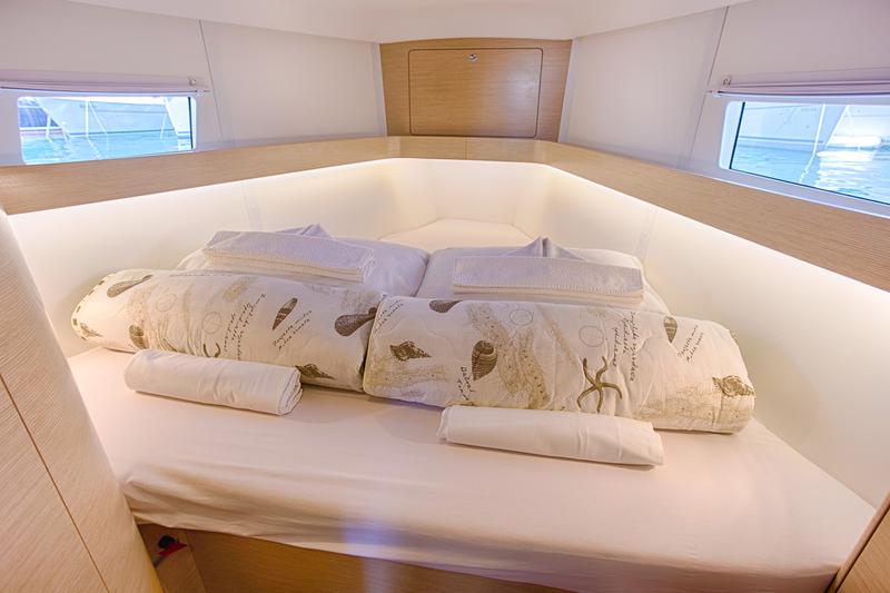 Book yachts online - sailboat - Elan 45 Impression - LION  - rent
