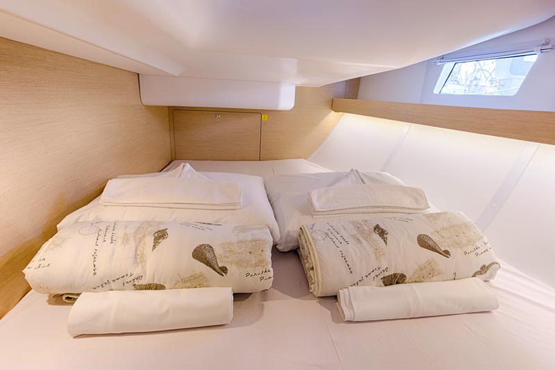 Book yachts online - sailboat - Elan 45 Impression - LION  - rent