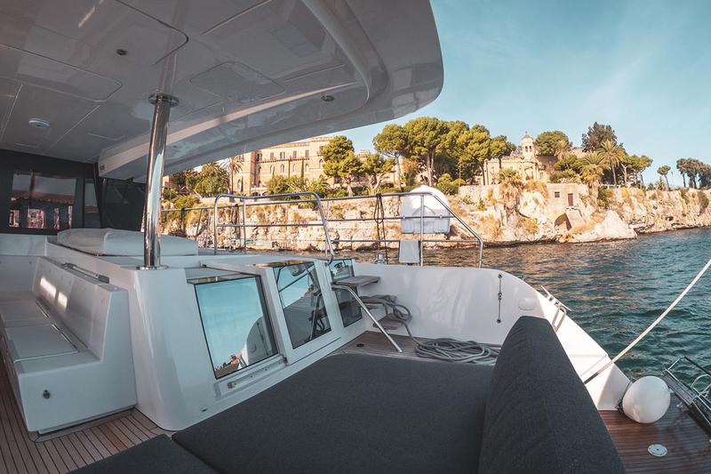 Book yachts online - powercatamaran - Lagoon Power 630 - DRAGO - rent