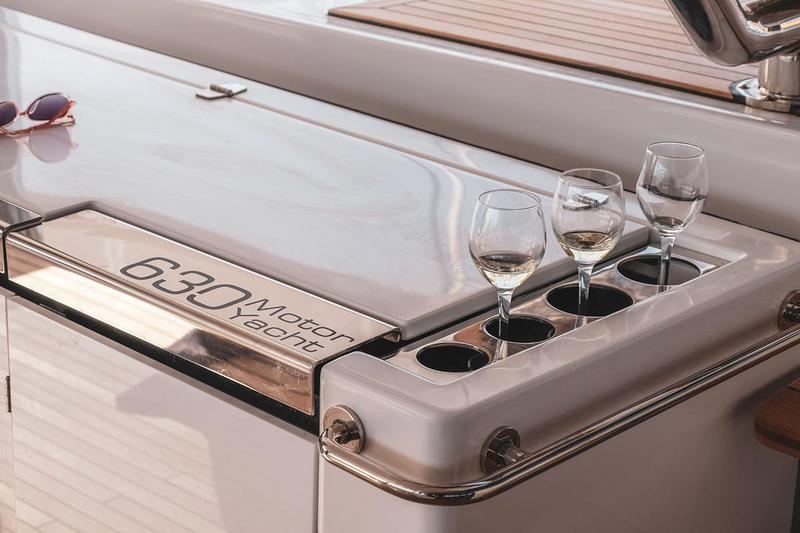 Book yachts online - powercatamaran - Lagoon Power 630 - DRAGO - rent