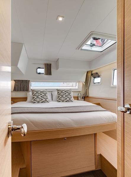 Book yachts online - catamaran - Lagoon 42 - NADIR - rent
