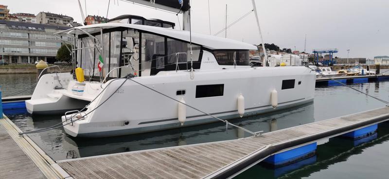 Book yachts online - catamaran - Lagoon 42 - NADIR - rent