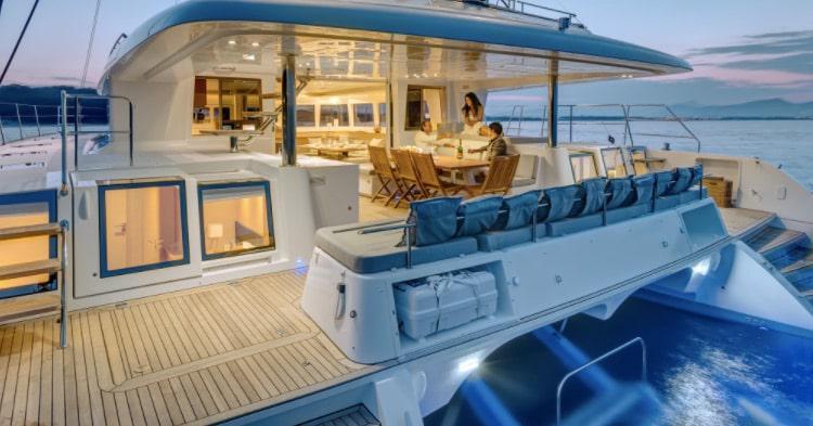 Book yachts online - catamaran - Lagoon 620 - LADY RACHEL - rent