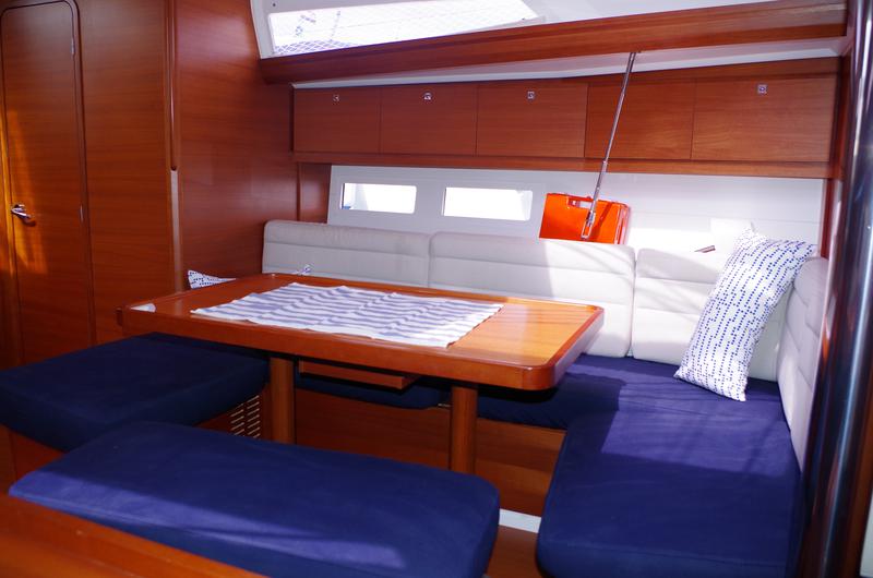 Book yachts online - sailboat - Dufour 410 GL - Stella - rent