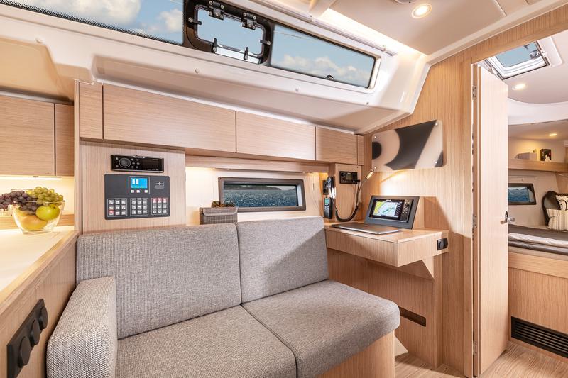 Book yachts online - sailboat - Bavaria C38 - Seka VI - rent
