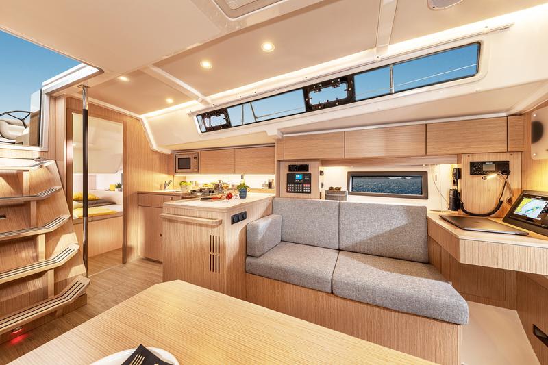 Book yachts online - sailboat - Bavaria C38 - Seka VI - rent