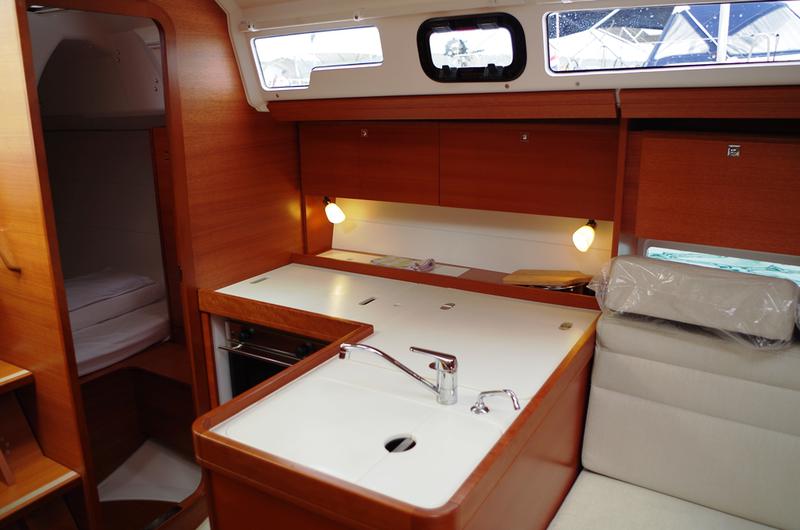 Book yachts online - sailboat - Dufour 350 GL - Pape - rent
