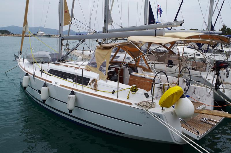 Book yachts online - sailboat - Dufour 350 GL - Pape - rent