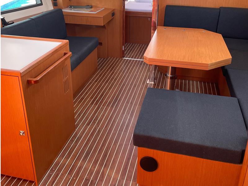 Book yachts online - sailboat - Bavaria C42 - Bella - rent