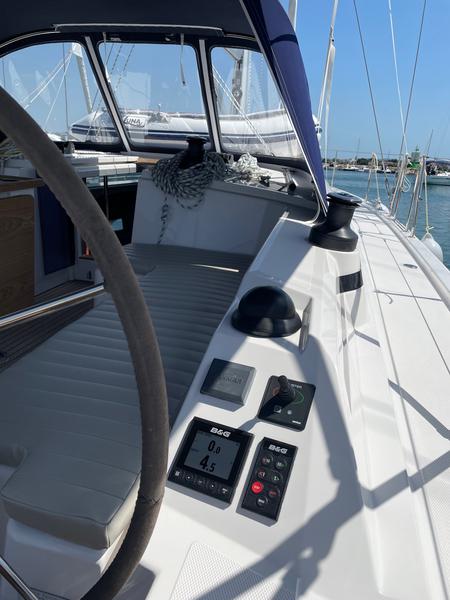 Book yachts online - sailboat - Bavaria C42 - Bella - rent