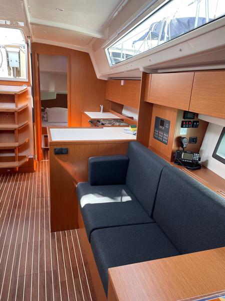 Book yachts online - sailboat - Bavaria C42 - Bella - rent