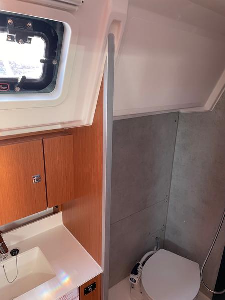 Book yachts online - sailboat - Bavaria C42 - Bella - rent