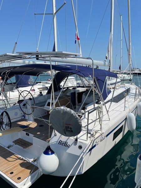 Book yachts online - sailboat - Bavaria C42 - Bella - rent