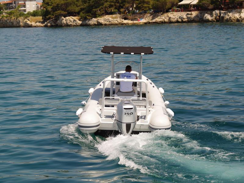 Book yachts online - motorboat - Highfield Patrol 660 - RIB No Name - rent