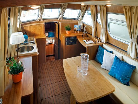 Book yachts online - motorboat - Linssen GS 34.9 AC - Mary Poppins (Sa) - rent