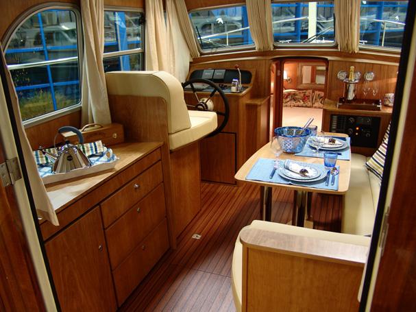 Book yachts online - motorboat - Linssen 290 Sedan - Peter Pan (Freitag) - rent