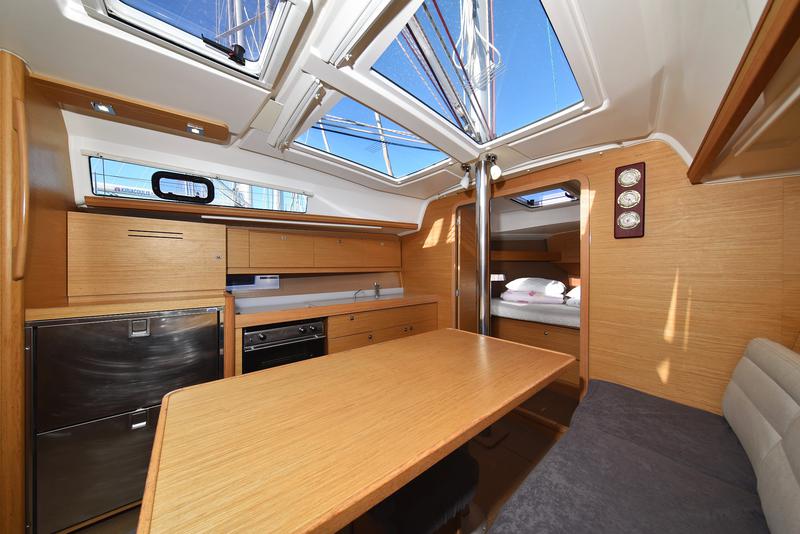 Book yachts online - sailboat - Dufour 382 - Sunset - rent
