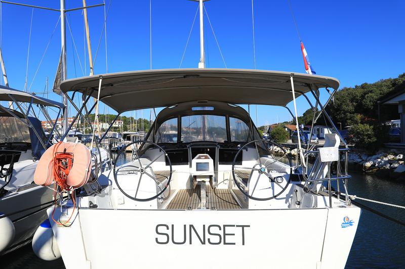 Book yachts online - sailboat - Dufour 382 - Sunset - rent