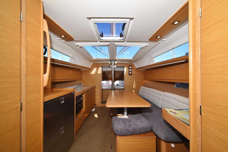 Book yachts online - sailboat - Dufour 382 - Sunset - rent