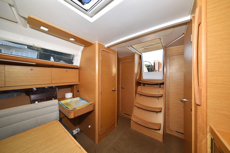 Book yachts online - sailboat - Dufour 382 - Sunset - rent