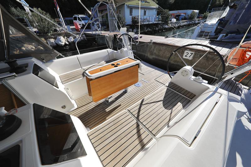 Book yachts online - sailboat - Dufour 382 - Sunset - rent