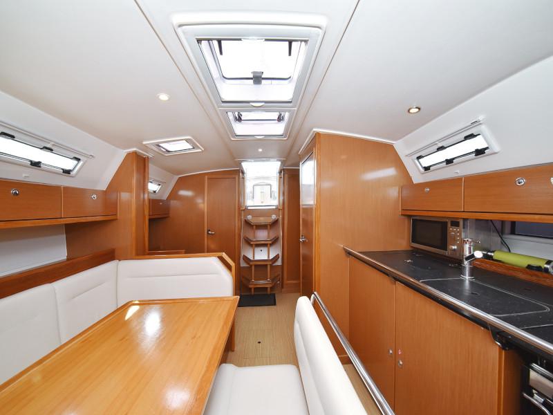 Book yachts online - sailboat - Bavaria Cruiser 40 - PIA M - rent