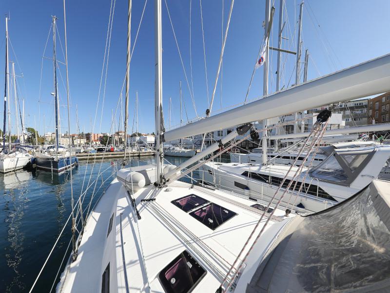 Book yachts online - sailboat - Bavaria Cruiser 40 - PIA M - rent