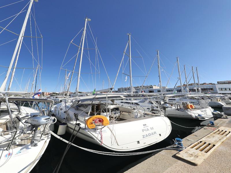 Book yachts online - sailboat - Bavaria Cruiser 40 - PIA M - rent